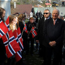 Norske studenter hadde møtt fram for å hilse på Kongeparet (Foto: Radovan Stoklasa, Reuters / Scanpix)